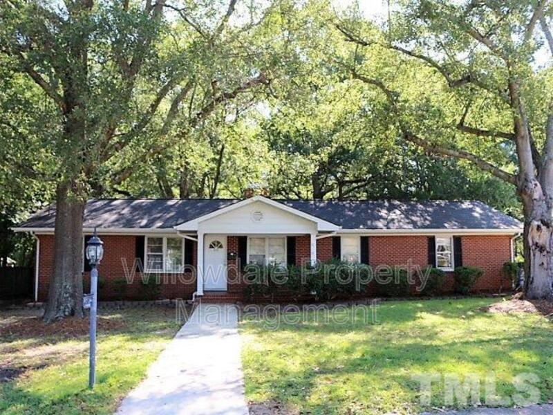 404 N Ennis St in Fuquay Varina, NC - Building Photo