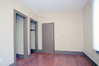 Huntington Apartments in Los Angeles, CA - Building Photo - Interior Photo