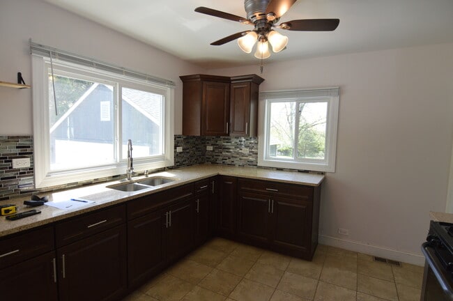 211 W State Rd in Island Lake, IL - Building Photo - Building Photo