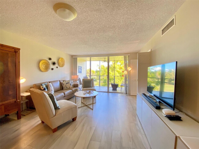 property at 3800 Oaks Clubhouse Dr