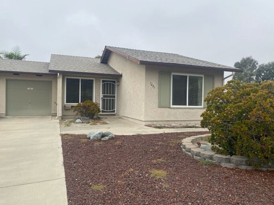 1401 Temple Heights Dr in Oceanside, CA - Building Photo