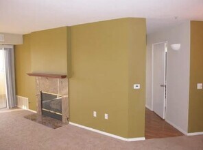 11375 Affinity Ct in San Diego, CA - Foto de edificio - Building Photo