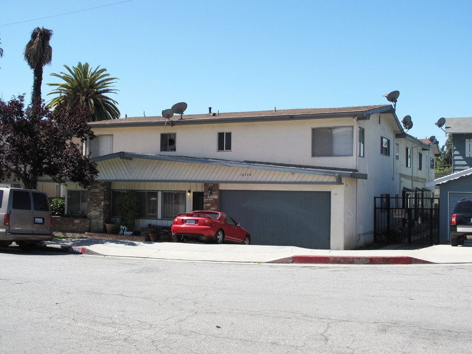 10728 Shire Pl in Whittier, CA - Foto de edificio