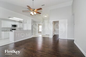 12025 Larson Ln, Unit 0808 in Parrish, FL - Foto de edificio - Building Photo