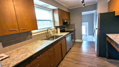 1125 Pennoyer Ave in Grand Haven, MI - Building Photo - Building Photo