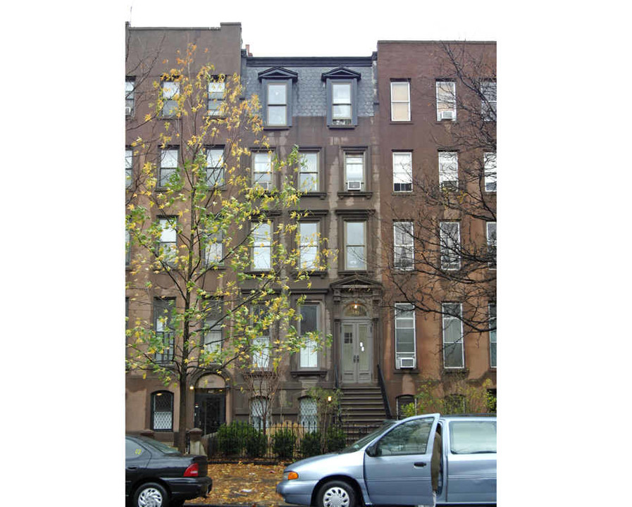 242 Washington Ave in Brooklyn, NY - Foto de edificio