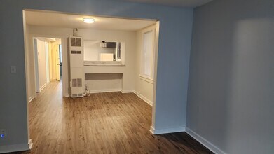 1211 Highland Ave, Unit B in Berwyn, IL - Building Photo - Building Photo