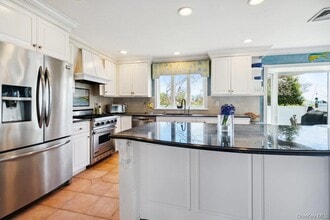 30 Consuelo Pl in Oakdale, NY - Building Photo - Building Photo