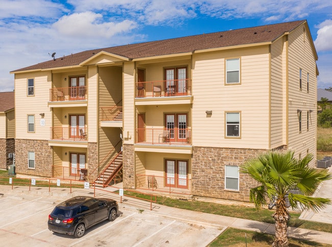Chaparral Place Apartments in Pleasanton, TX - Building Photo - Building Photo