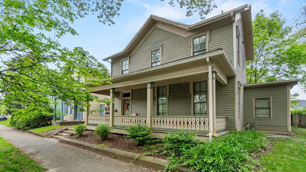 1215 W Jefferson Blvd in Fort Wayne, IN - Foto de edificio