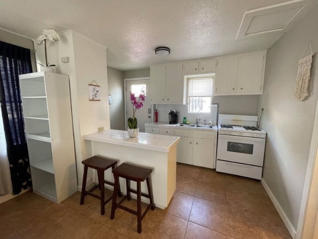 614 S Groos St in Kyle, TX - Foto de edificio - Building Photo