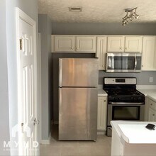 664 Bedford Ct in Woodstock, GA - Building Photo - Building Photo