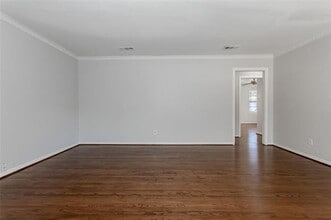 6520 St Moritz Ave in Dallas, TX - Building Photo - Building Photo