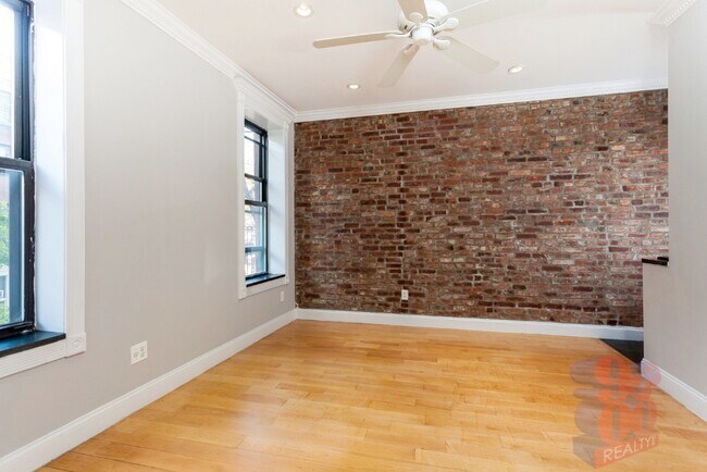 340 E 18th St in New York, NY - Building Photo - Building Photo