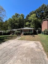 4811 Malibu Dr in Charlotte, NC - Building Photo