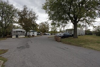 622 Croley Dr in Nashville, TN - Foto de edificio - Building Photo