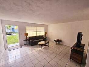 5112 Hollywood Blvd in Hollywood, FL - Building Photo - Building Photo