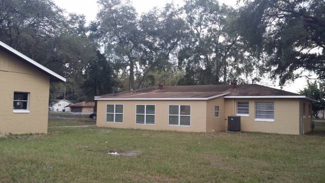 1108 Pine Ridge Dairy Rd in Fruitland Park, FL - Foto de edificio - Building Photo