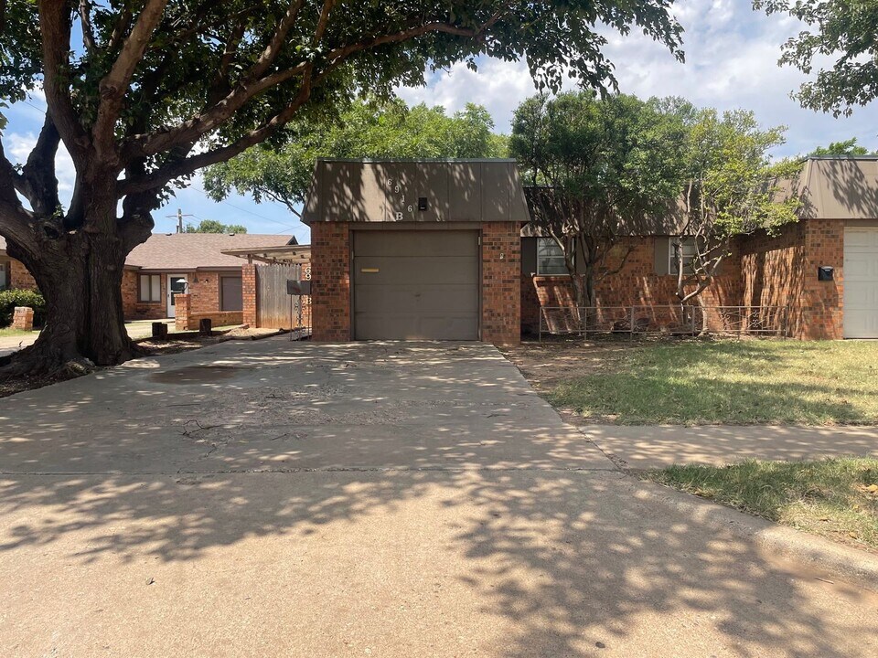 6916 Gary Ave in Lubbock, TX - Building Photo