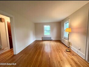 654 Feura Bush Rd in Delmar, NY - Building Photo - Building Photo