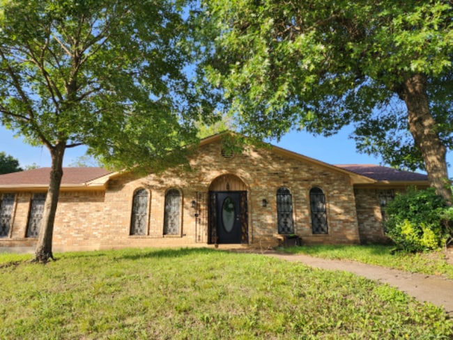 3834 Kiest Valley Pkwy in Dallas, TX - Building Photo - Building Photo