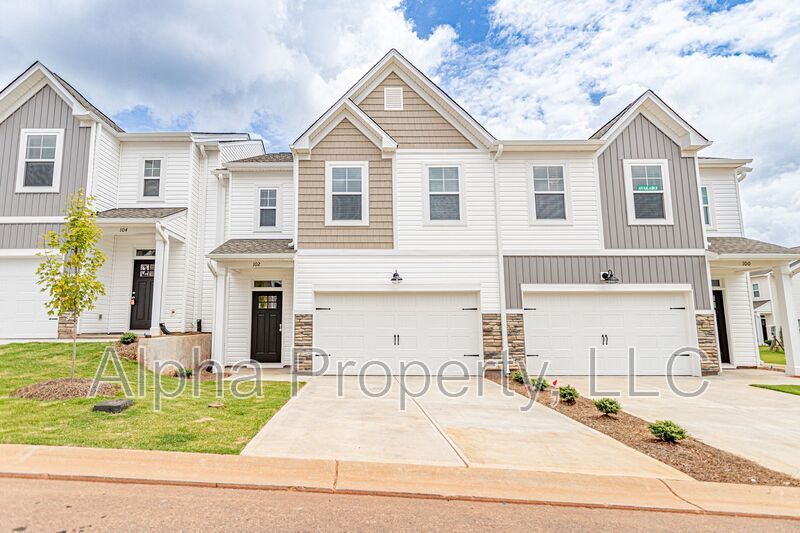 102 Sweet Almond Ct in Greer, SC - Building Photo