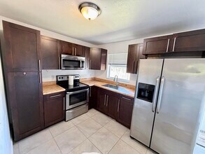 1990 SW 9th St in Fort Lauderdale, FL - Building Photo - Building Photo