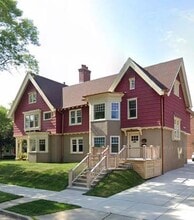 2727 E Bradford Ave in Milwaukee, WI - Foto de edificio - Building Photo