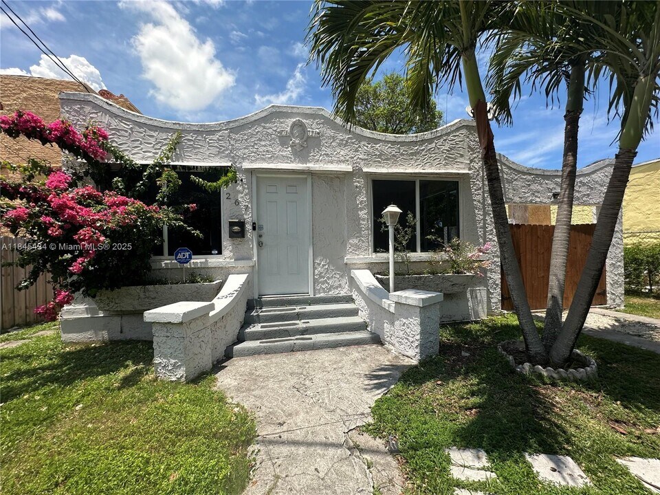 267 NW 33rd St in Miami, FL - Building Photo