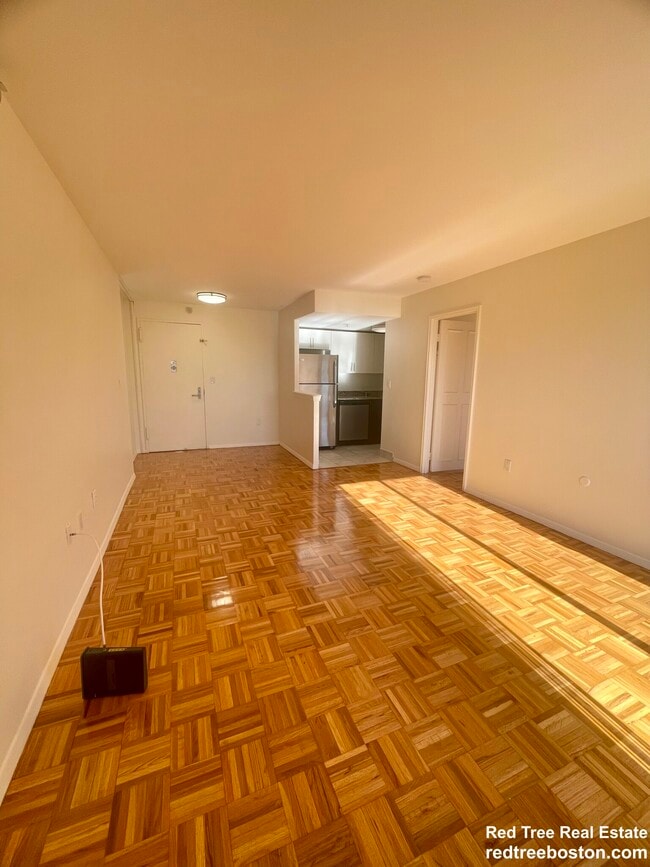 175 Freeman St, Unit 905 in Brookline, MA - Foto de edificio - Building Photo