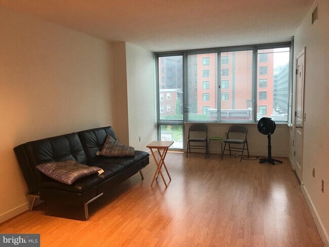 555 Massachusetts Ave NW in Washington, DC - Building Photo - Building Photo