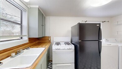 303 Montclair Ave in College Station, TX - Building Photo - Building Photo