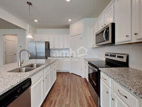 7045 Creeksong Dr in Douglasville, GA - Building Photo - Building Photo