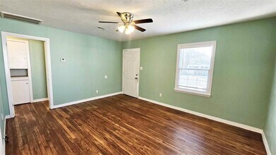 135 W Lilac Ln in Midwest City, OK - Building Photo - Building Photo