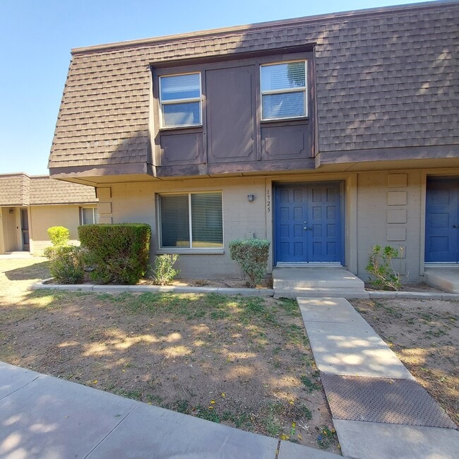 1725 E Baker Dr