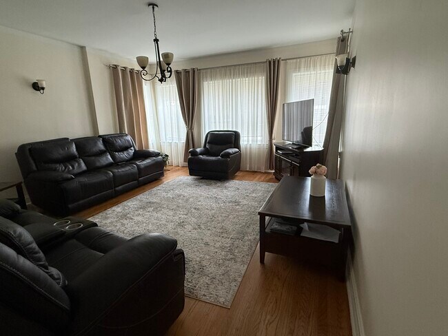 6121 N Mozart St in Chicago, IL - Building Photo - Building Photo