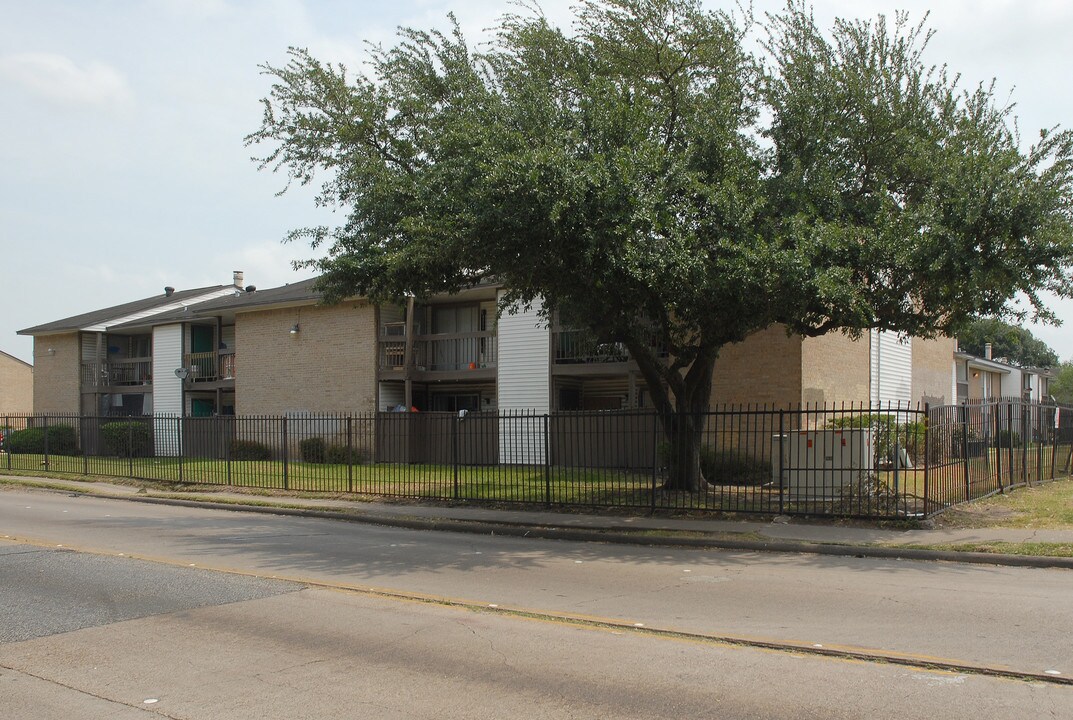 Happy Homes Apartments in Houston, TX - Building Photo
