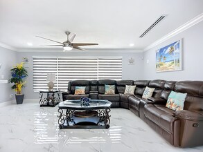 6531 Santiago Ct in Apollo Beach, FL - Foto de edificio - Building Photo