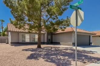 909 Dodge St in Henderson, NV - Building Photo - Building Photo