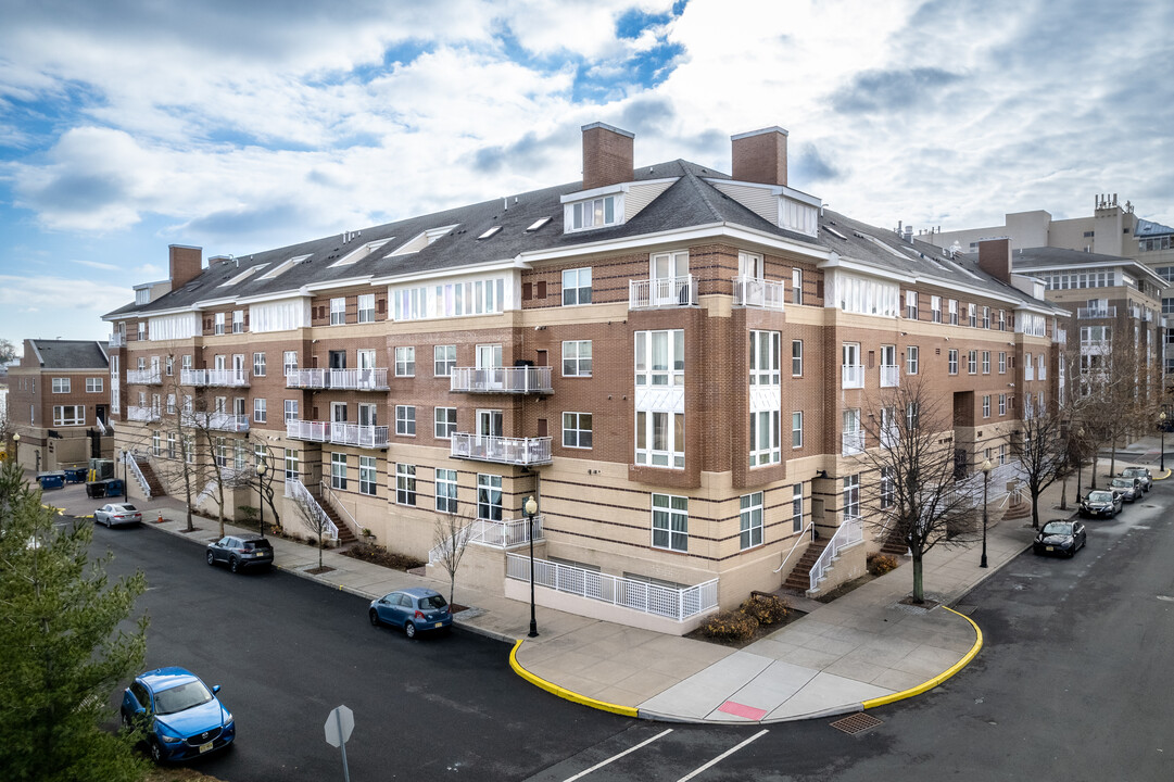 The Bayview in Perth Amboy, NJ - Building Photo