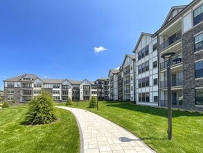 Legacy Rochester Hills Apartments in Rochester Hills, MI - Foto de edificio - Building Photo