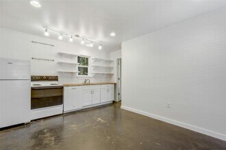 4805 Brighton Rd in Austin, TX - Building Photo - Building Photo