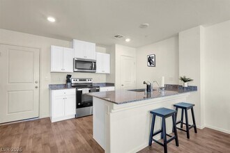 1115 Meadow Sparrow Pl in Henderson, NV - Building Photo - Building Photo