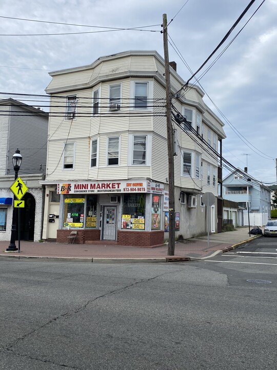 353 Belmont Ave in Haledon, NJ - Building Photo