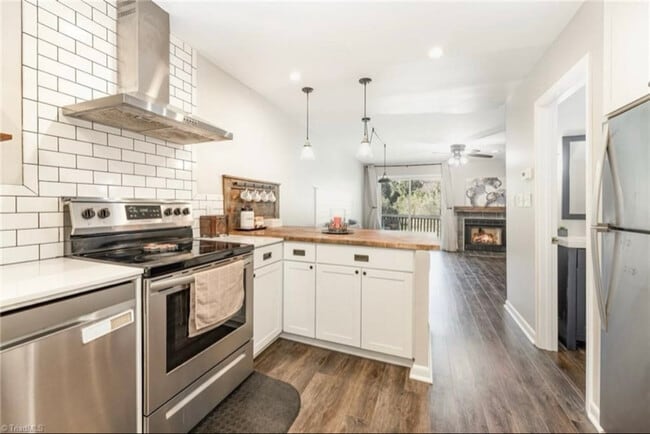 1074 Hickory Glen Rd in Winston-Salem, NC - Foto de edificio - Building Photo