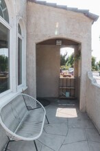 214 W Elmwood Ave in Burbank, CA - Foto de edificio - Building Photo