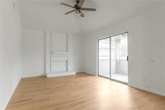 812 Jefferson Ave in Cleveland, TX - Building Photo - Building Photo