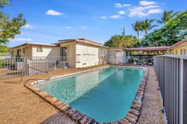 2733 NE 1st Ter, Unit 3 in Wilton Manors, FL - Building Photo - Building Photo