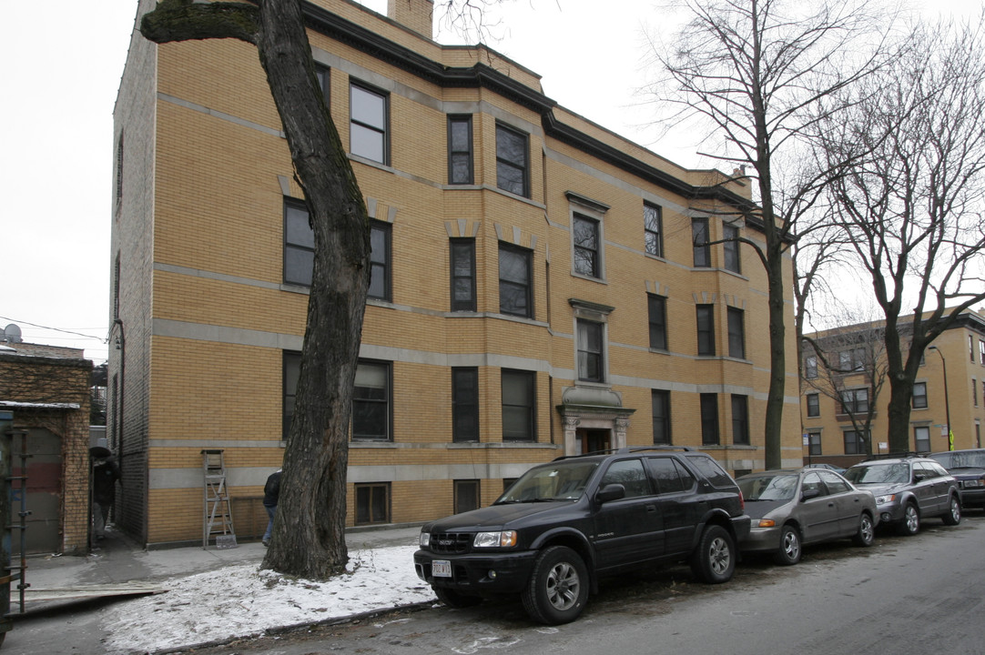 1951 W Byron St in Chicago, IL - Foto de edificio