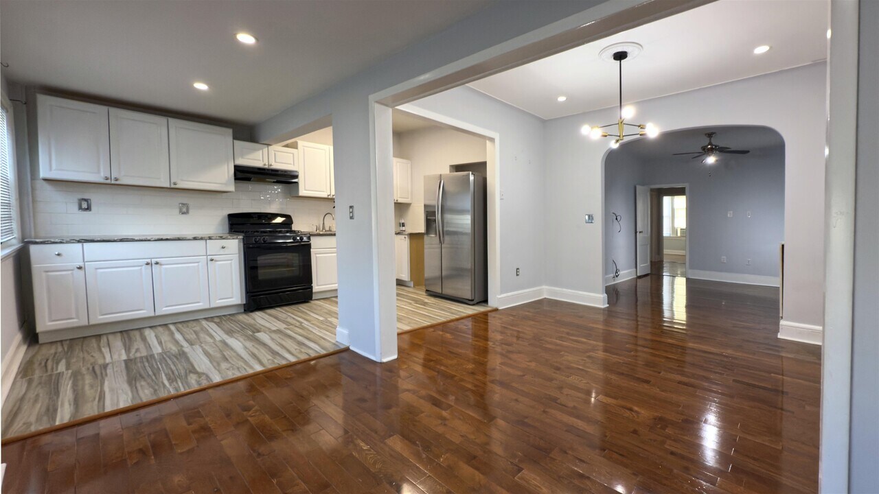 273 Woodlawn Ave in Jersey City, NJ - Building Photo